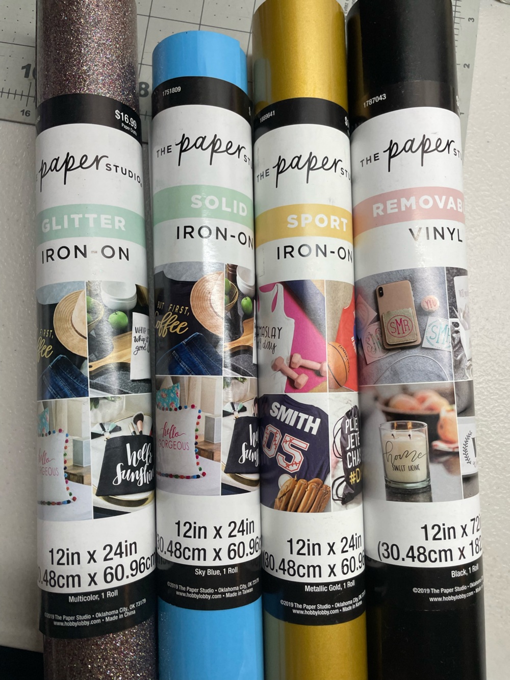 Cricut (4) The Paper Studio (4)
crafting vinyls rolls Holographic, glitter - Picture 9 of 12